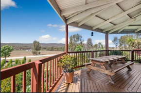 Heathcote Holiday Farmstay 5-BRM Villa with Pool BBQ